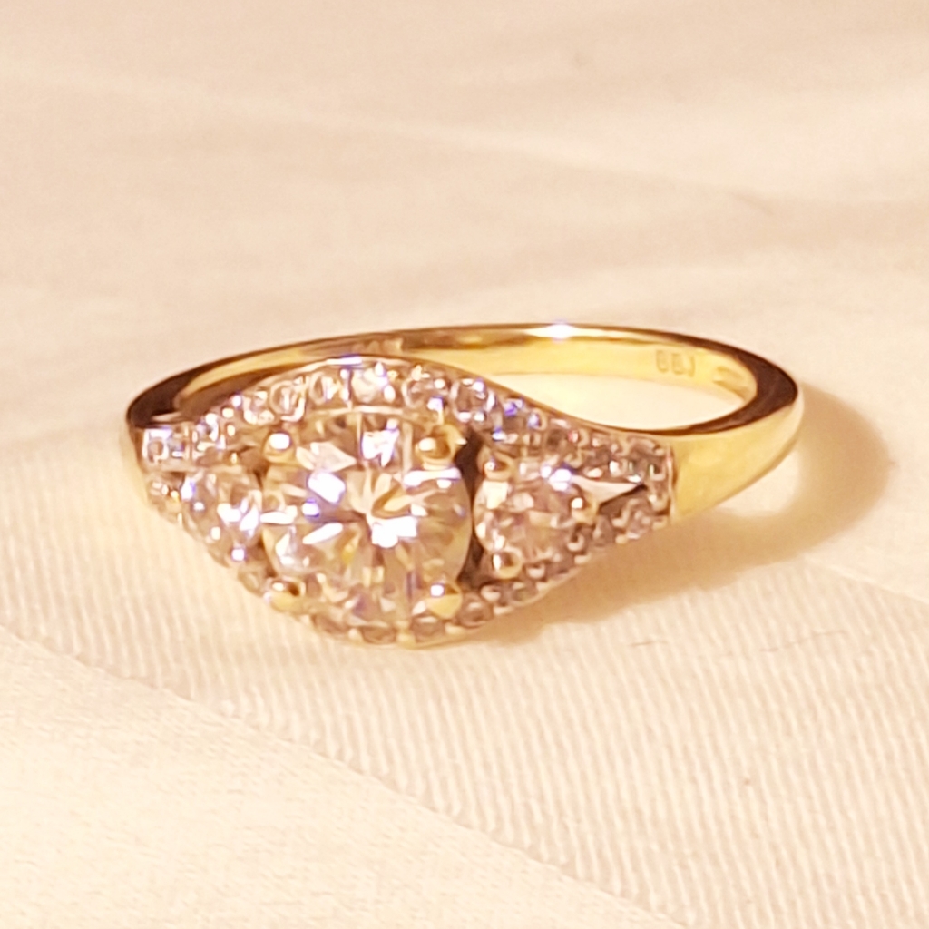 Elegant 14kt Gold Moissanite Ring Mb